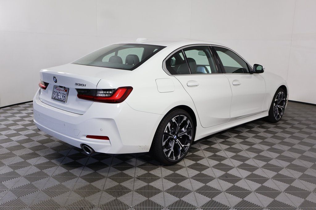 Thumbnail: 2025 BMW 3 Series - 4