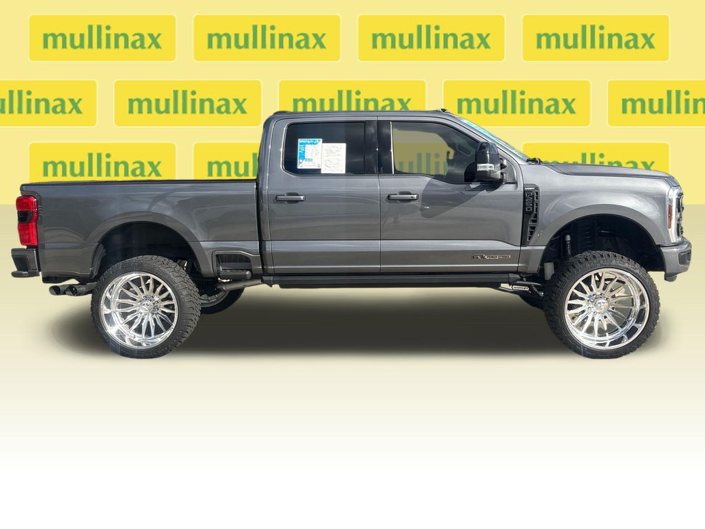 Used 2024  Ford Lariat image 2