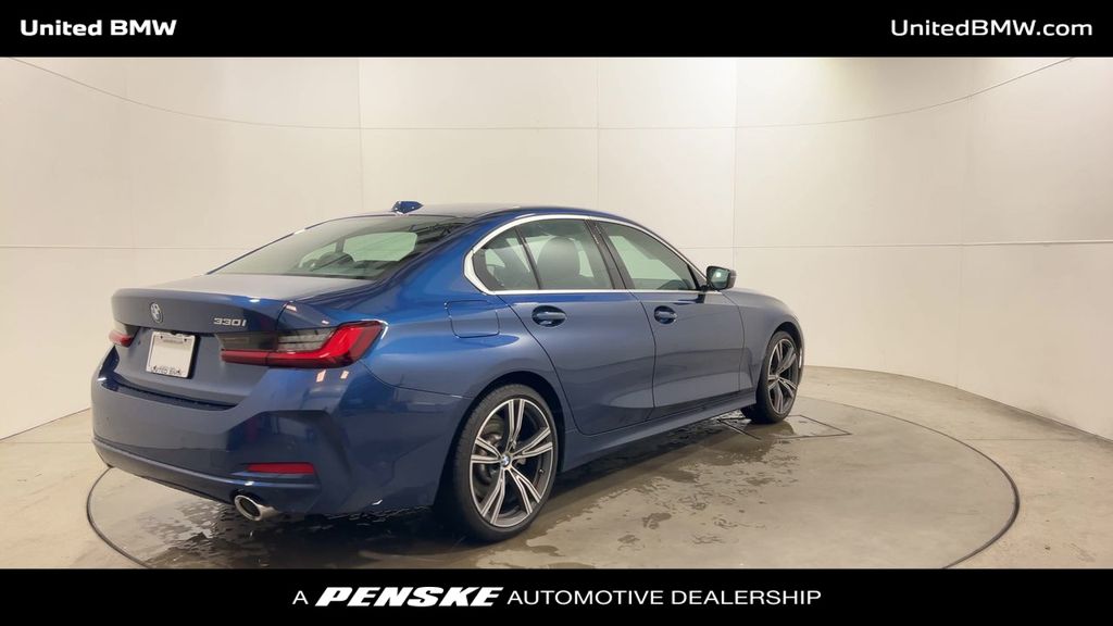 Thumbnail: 2024 BMW 3 Series - 8