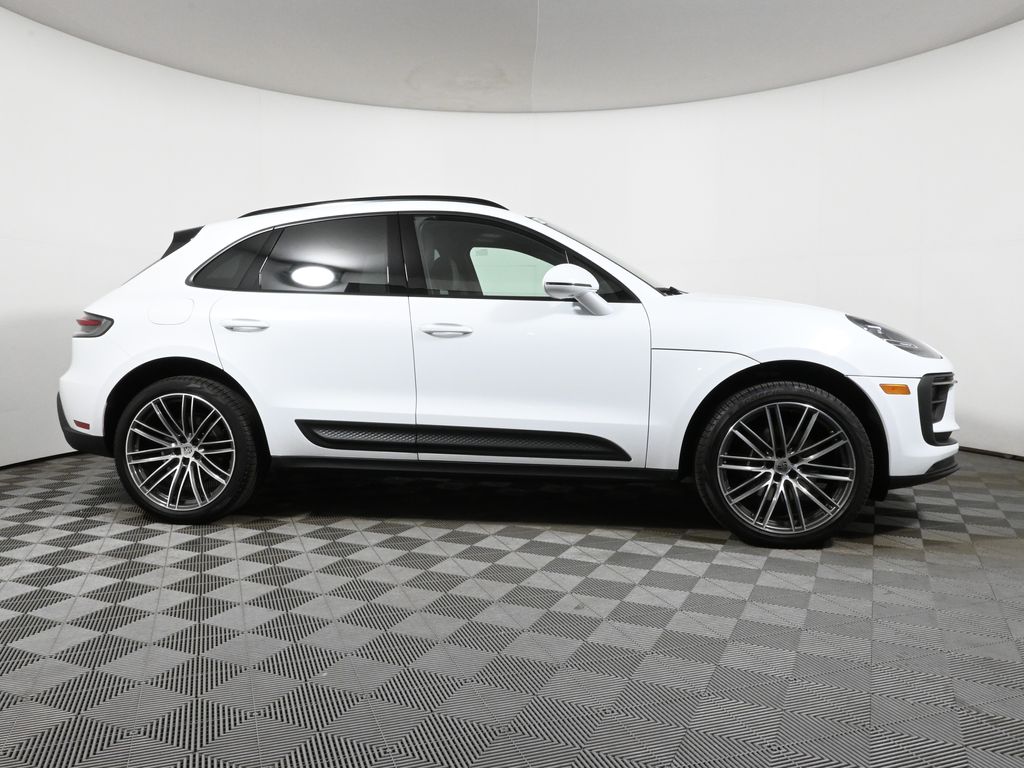 2024 Porsche Macan  8