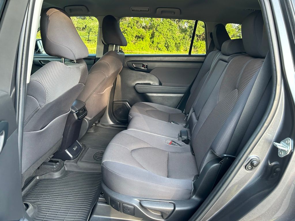 2023 Toyota Highlander LE 13