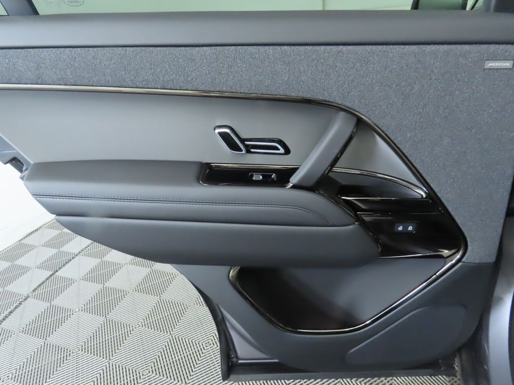 2025 Land Rover Range Rover Sport SE 28