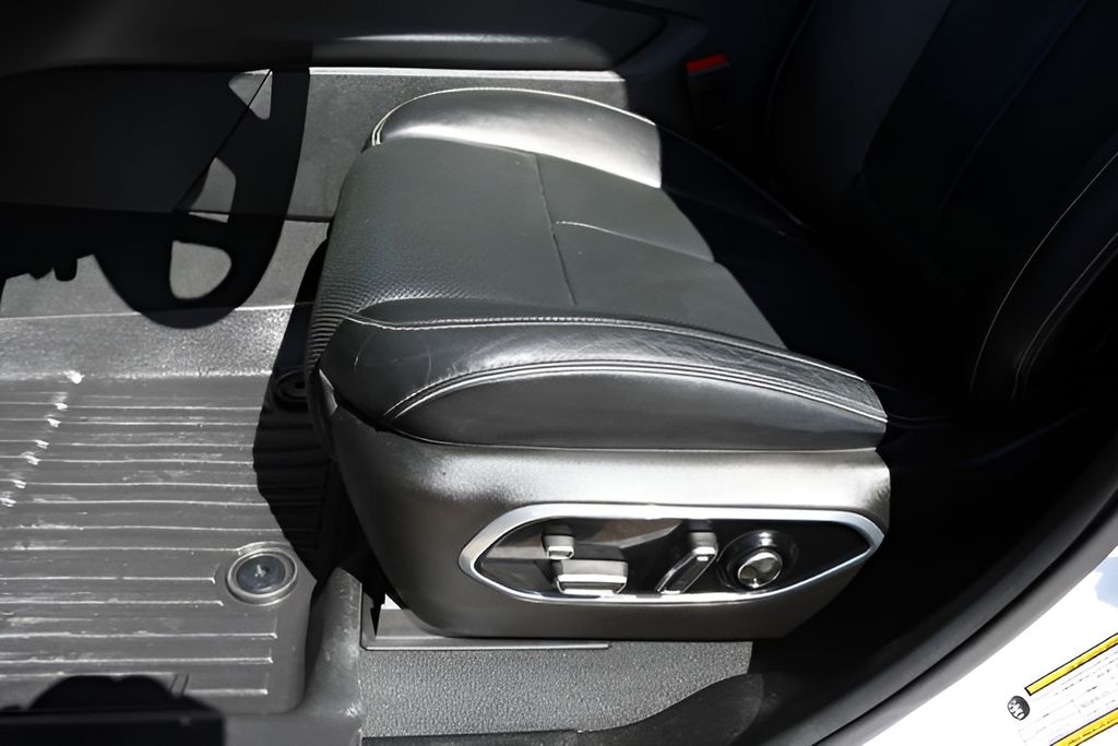 Used Car 2024 Jeep Grand Cherokee  Overland For Sale Under $50,000 In Austin, Texas