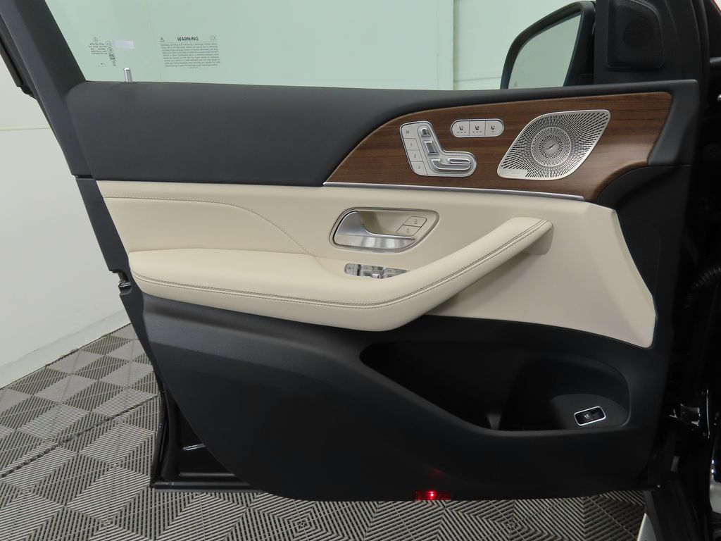 Thumbnail: 2026 Mercedes-Benz GLE - 24