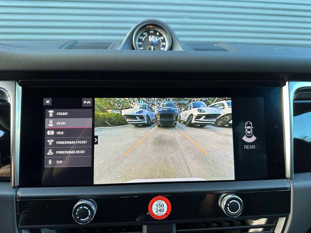 Thumbnail: 2026 Porsche Macan - 31