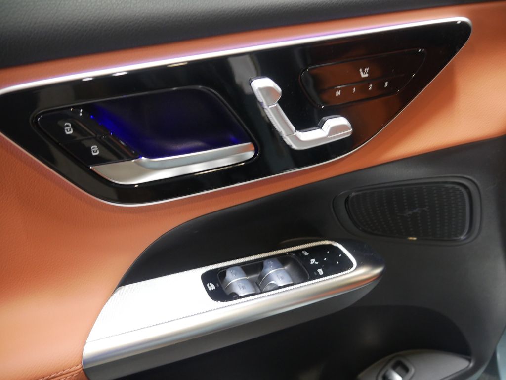 Thumbnail: 2026 Mercedes-Benz GLC - 17