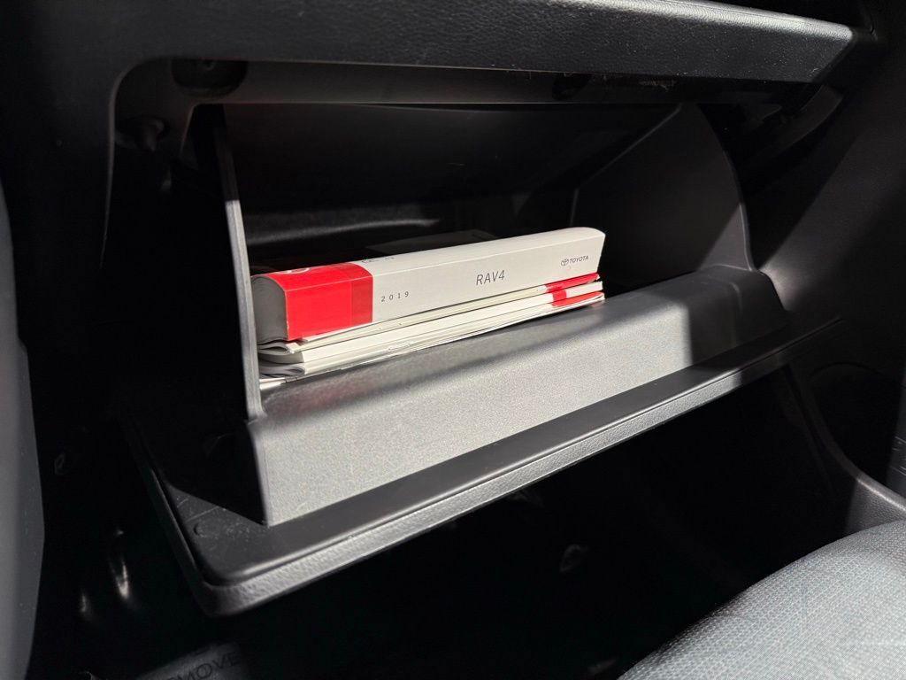 Thumbnail: 2019 Toyota RAV4 - 31