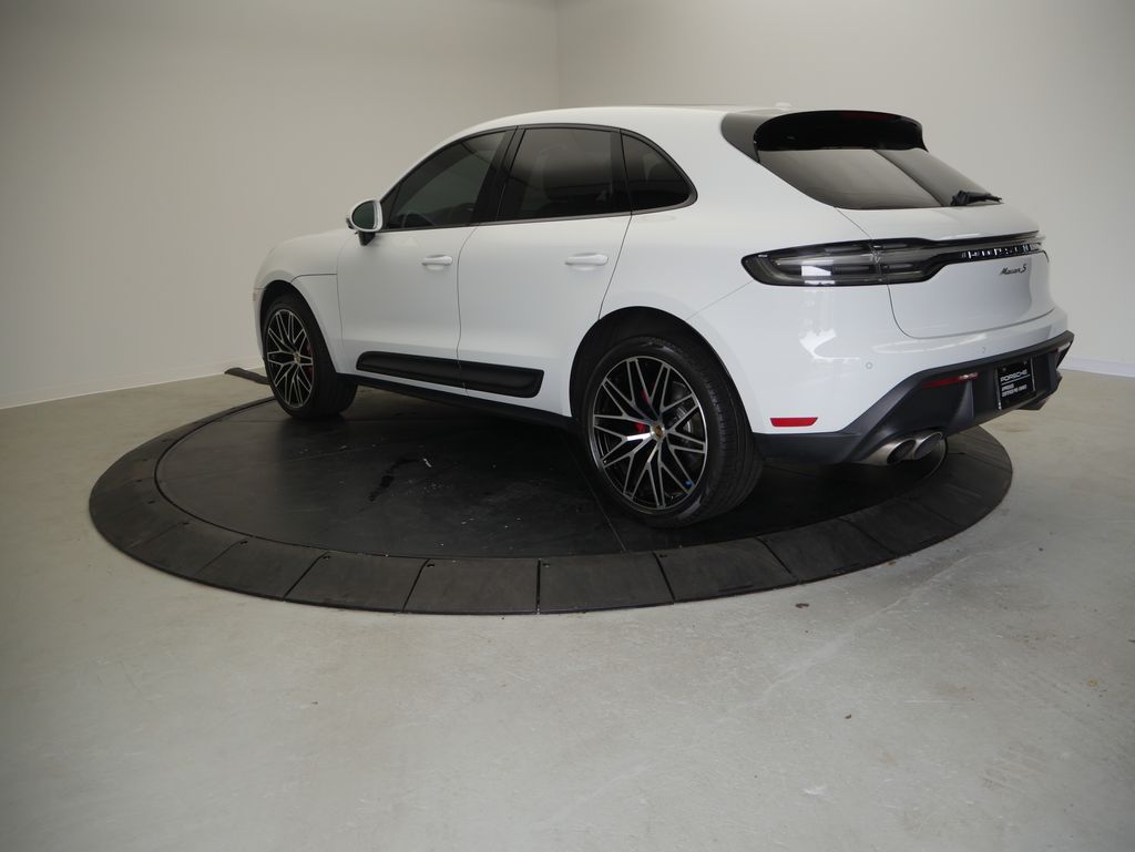 Thumbnail: 2023 Porsche Macan - 3
