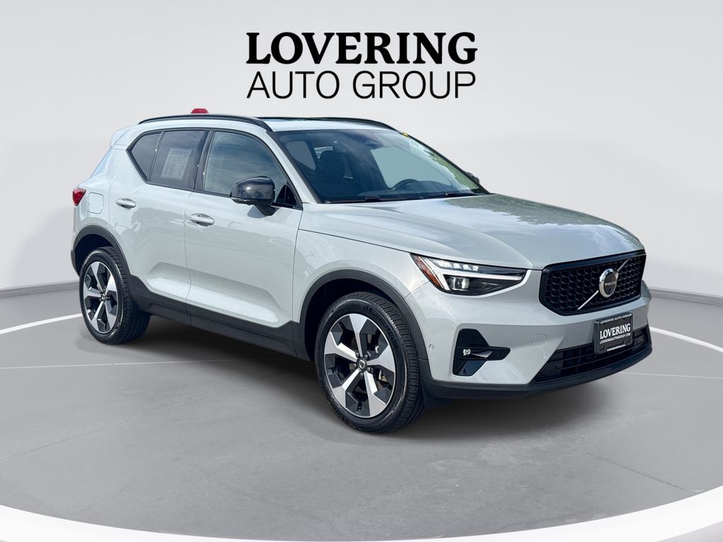 Gray (Vapour Grey Metallic) 2026 Volvo XC40 SUV / Crossover All-Wheel Drive Automatic