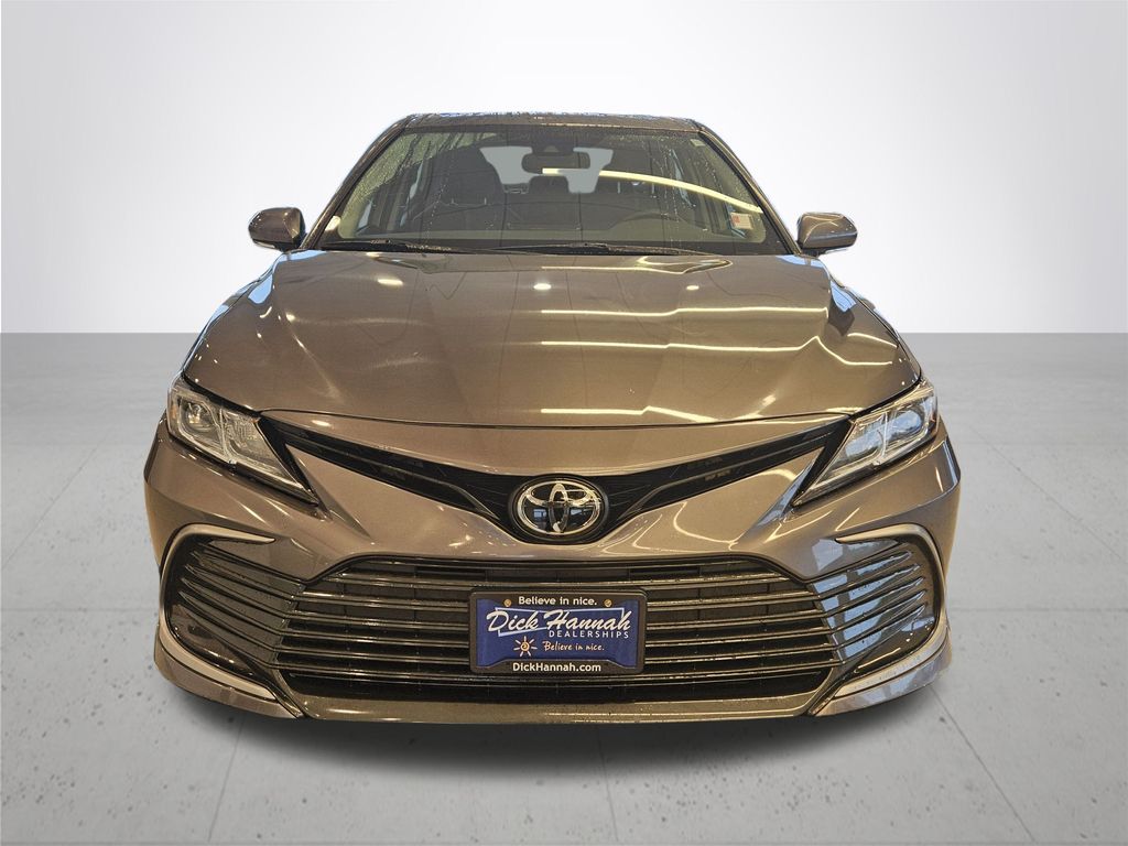 2023 Toyota Camry LE photo 3