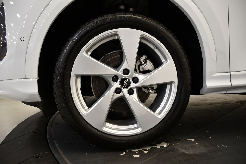 Thumbnail: 2025 Audi Q5 - 13