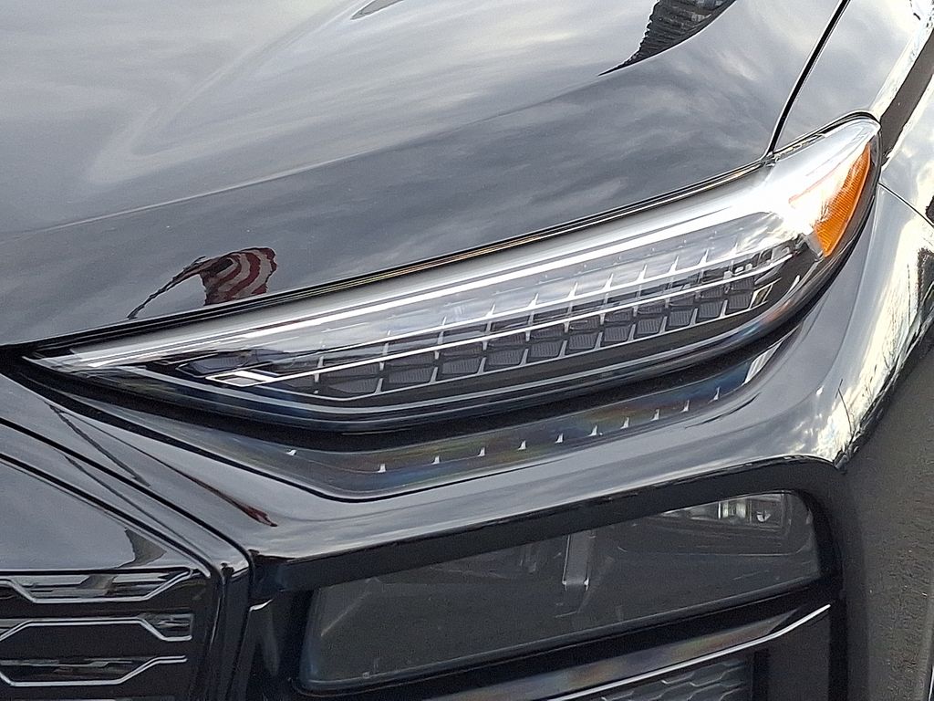 Thumbnail: 2025 Audi Q6 e-tron - 9