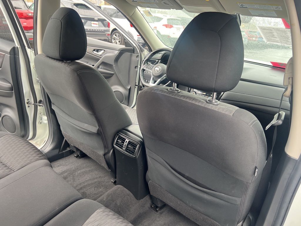2020 Nissan Rogue SV photo