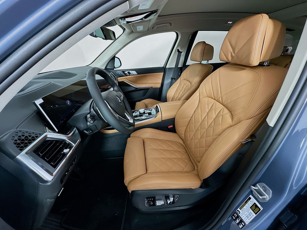 Thumbnail: 2026 BMW X7 - 16