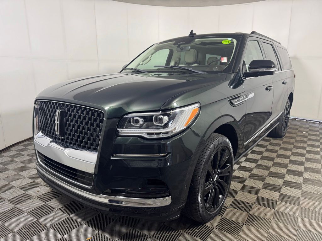 Manhattan Green Metallic Premium Colorant 2023 Lincoln Navigator SUV / Crossover Four-Wheel Drive Automatic