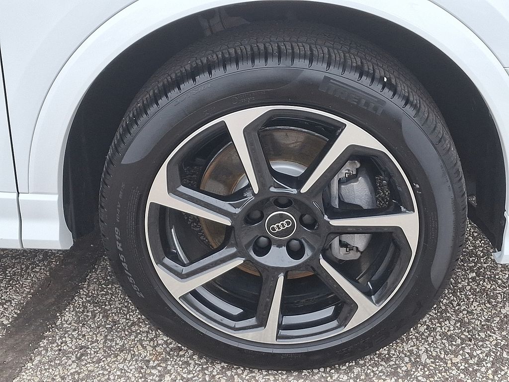 Thumbnail: 2025 Audi Q3 - 8