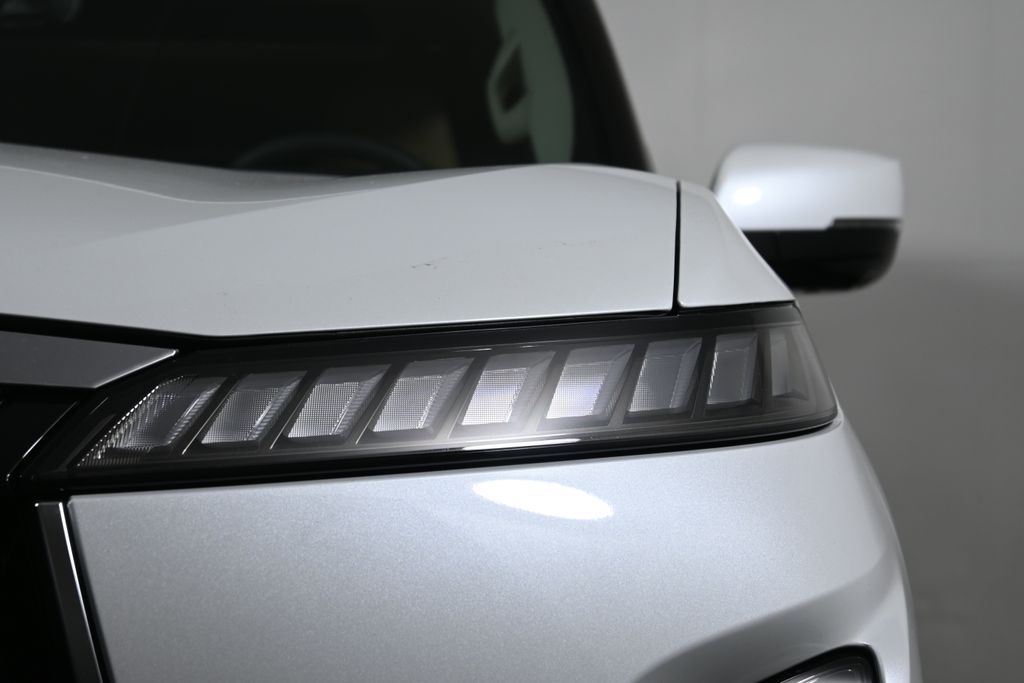 Thumbnail: 2026 INFINITI QX80 - 10