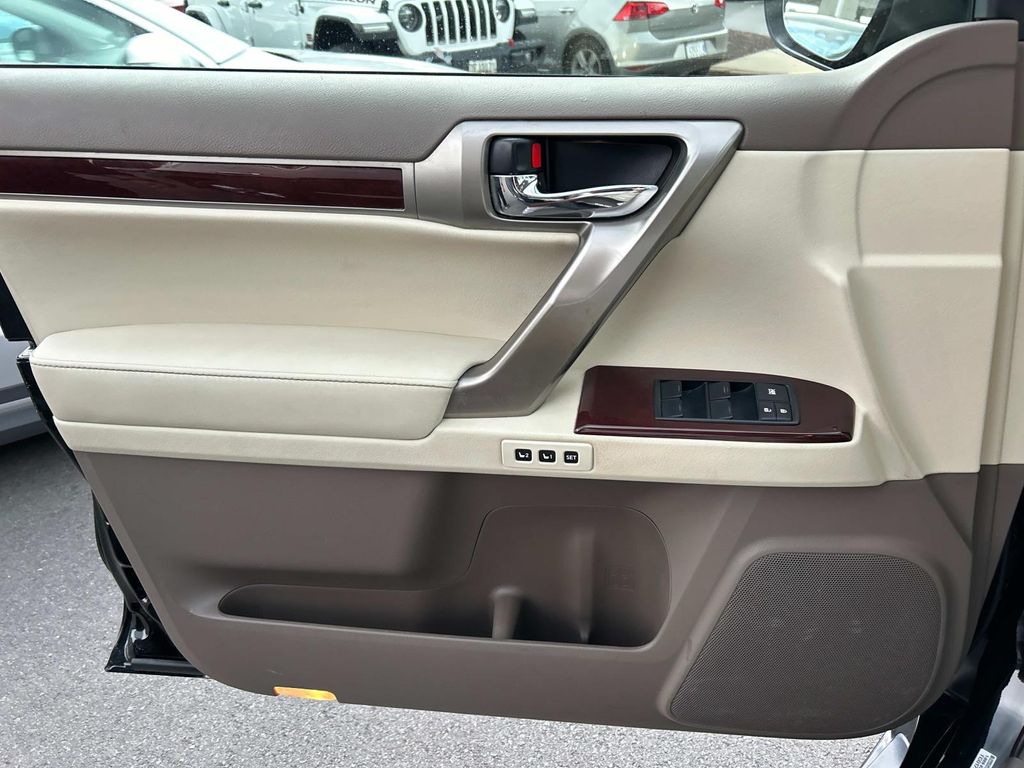 Thumbnail: 2014 Lexus GX - 16