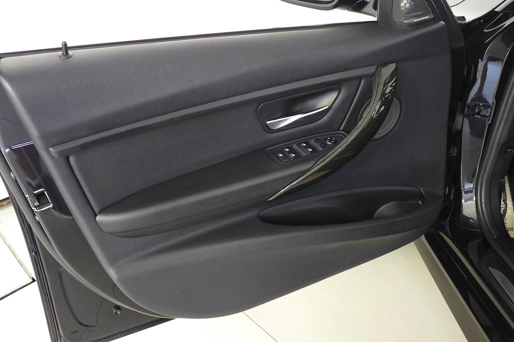Thumbnail: 2015 BMW 3 Series - 11