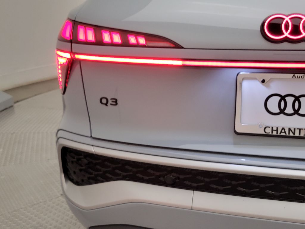 Thumbnail: 2026 Audi Q3 - 9
