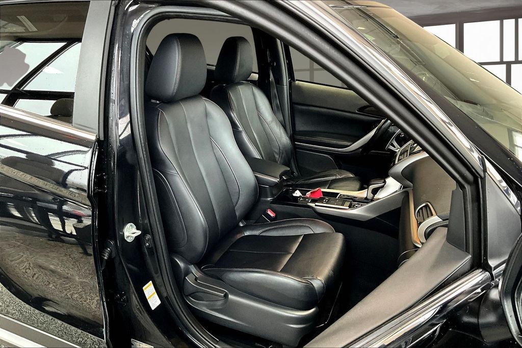 Used 2020 Black Mitsubishi SE image 8