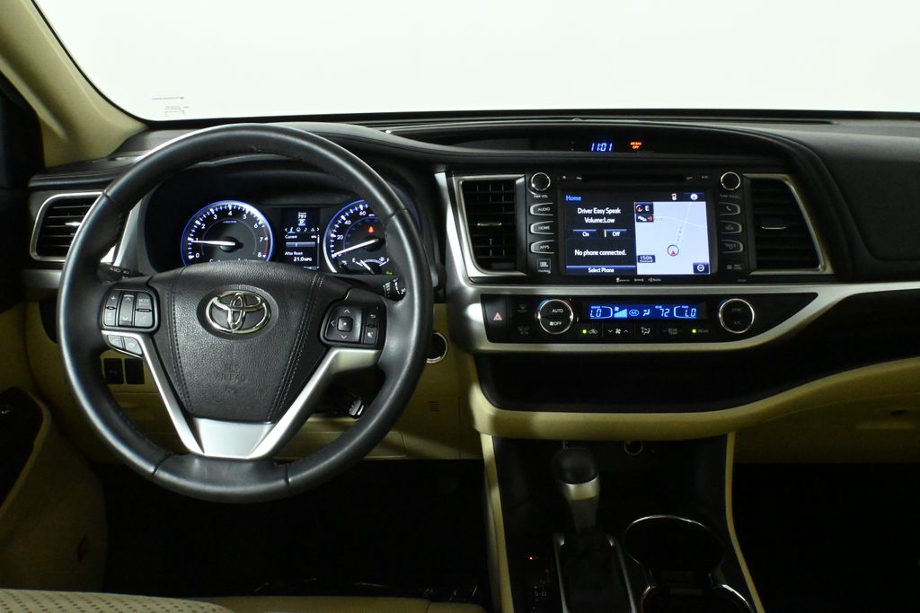 Thumbnail: 2016 Toyota Highlander - 18