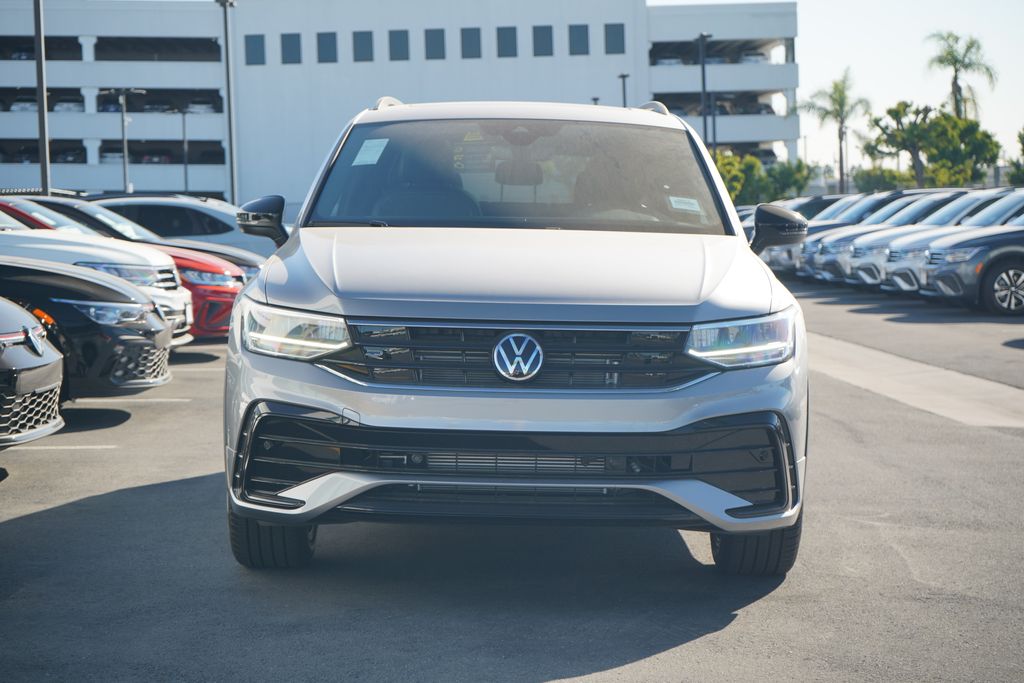 2024 Volkswagen Tiguan SE R-Line Black 5