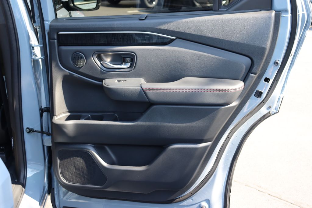 2025 Honda Pilot Black Edition 16