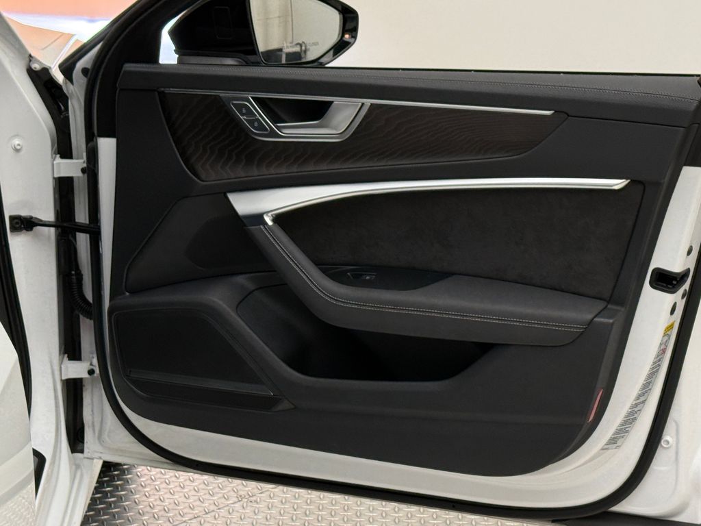 Thumbnail: 2020 Audi S6 - 24