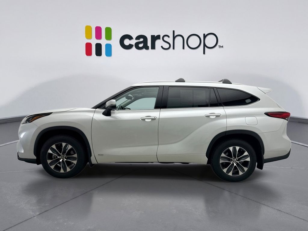 Thumbnail: 2022 Toyota Highlander - 2