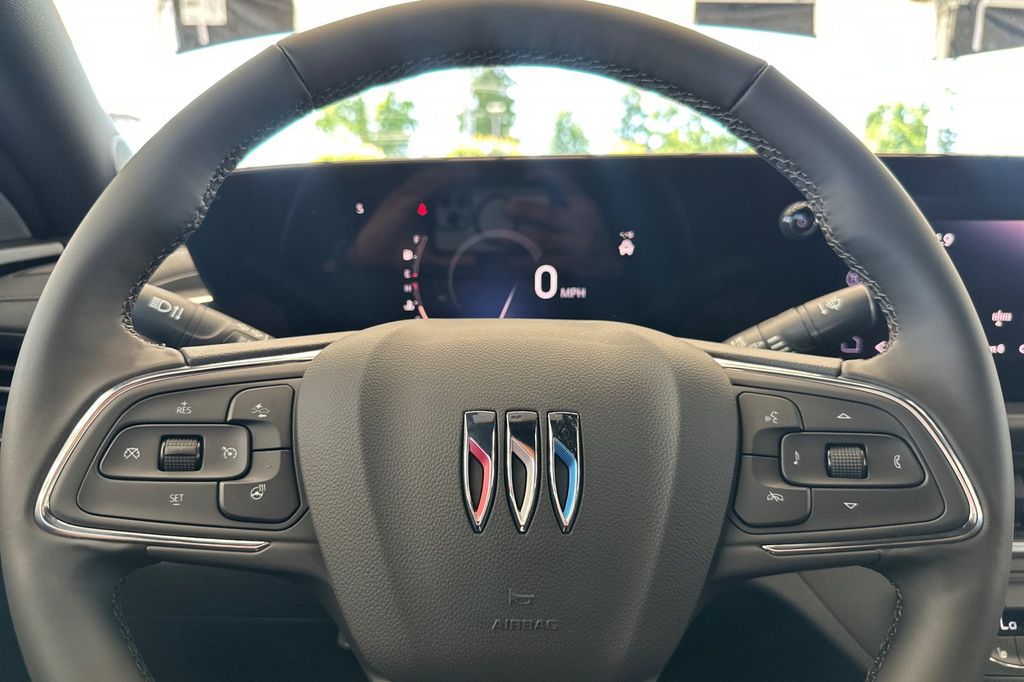 new 2025 Buick Envista car, priced at $26,280