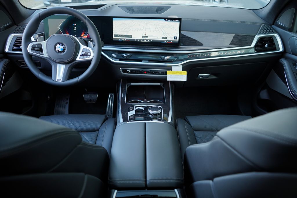 Thumbnail: 2026 BMW X7 - 12