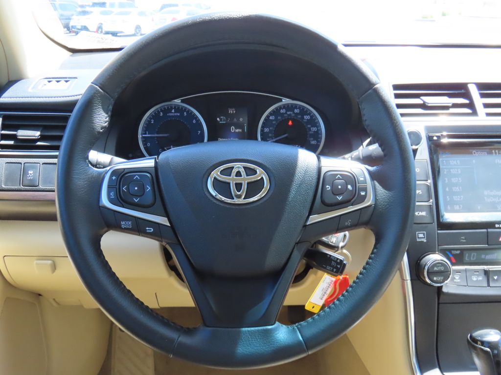 2017 Toyota Camry XLE 10