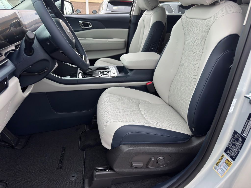 2026 Kia Carnival EX Silver at Community Kia
