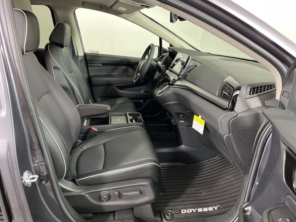 2025 Honda Odyssey Touring 8