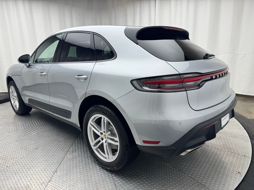 Thumbnail: 2025 Porsche Macan - 3