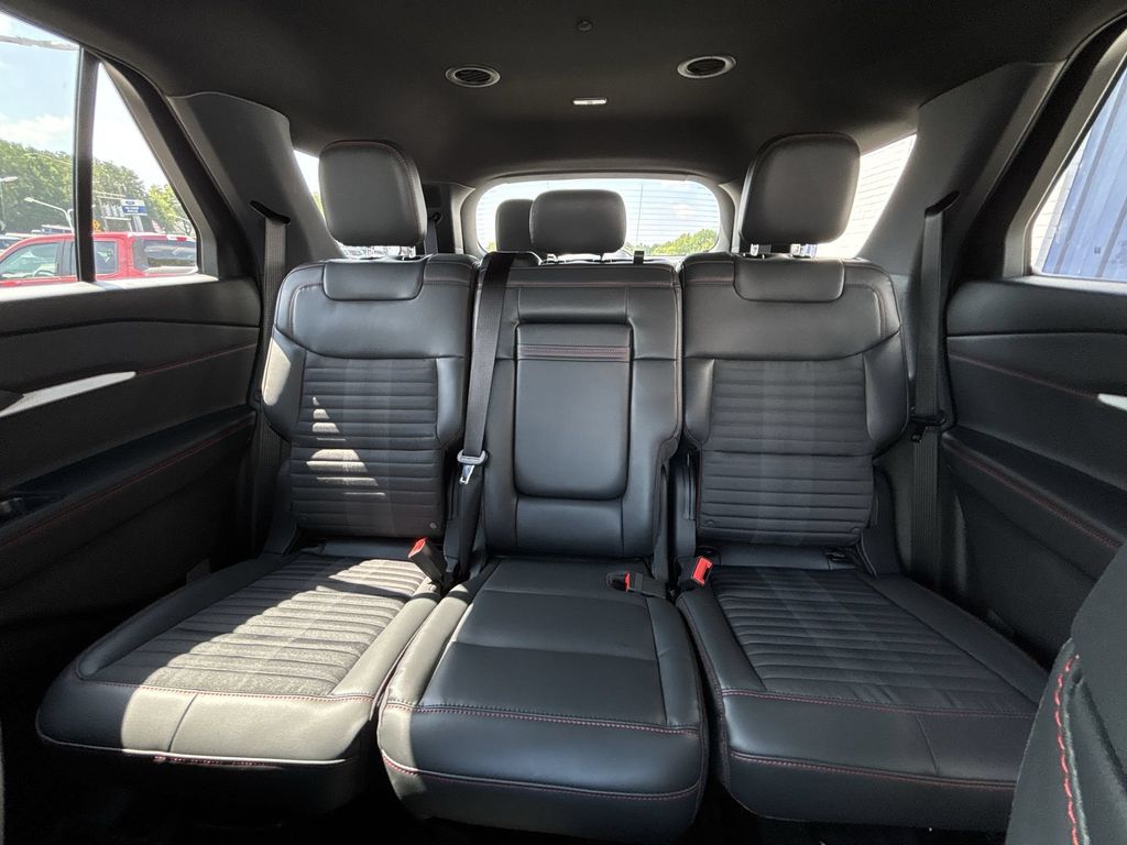 New 2026 Carbonized Gray Metallic Ford ST-Line image 25