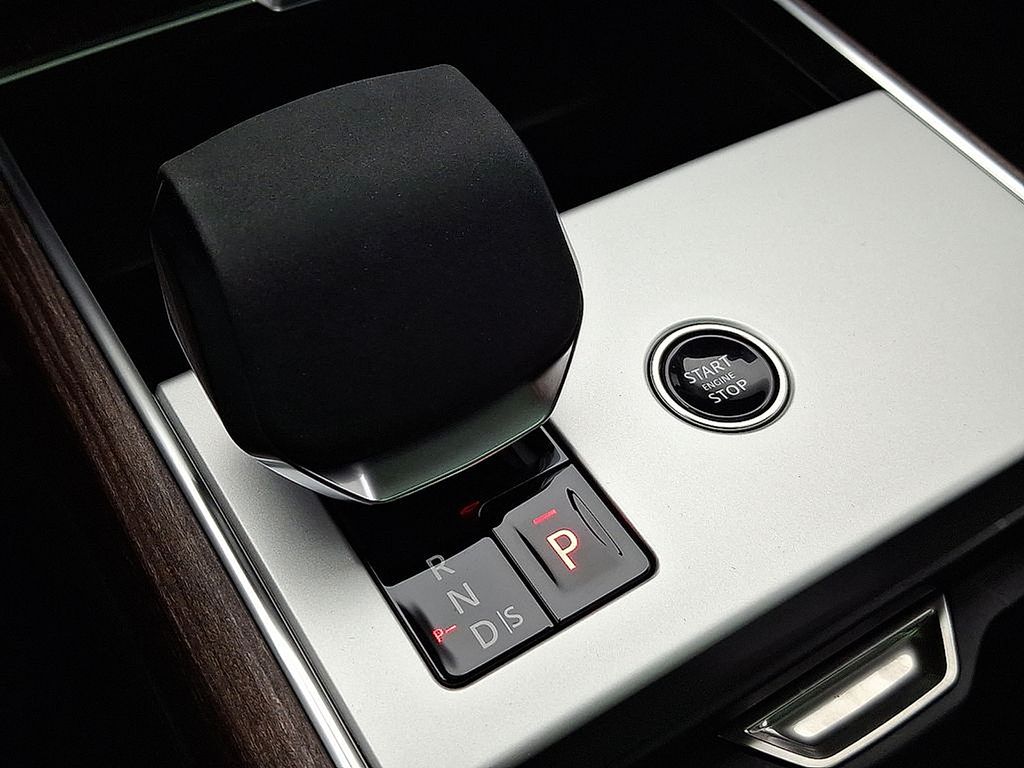 Thumbnail: 2025 Land Rover Range Rover - 10