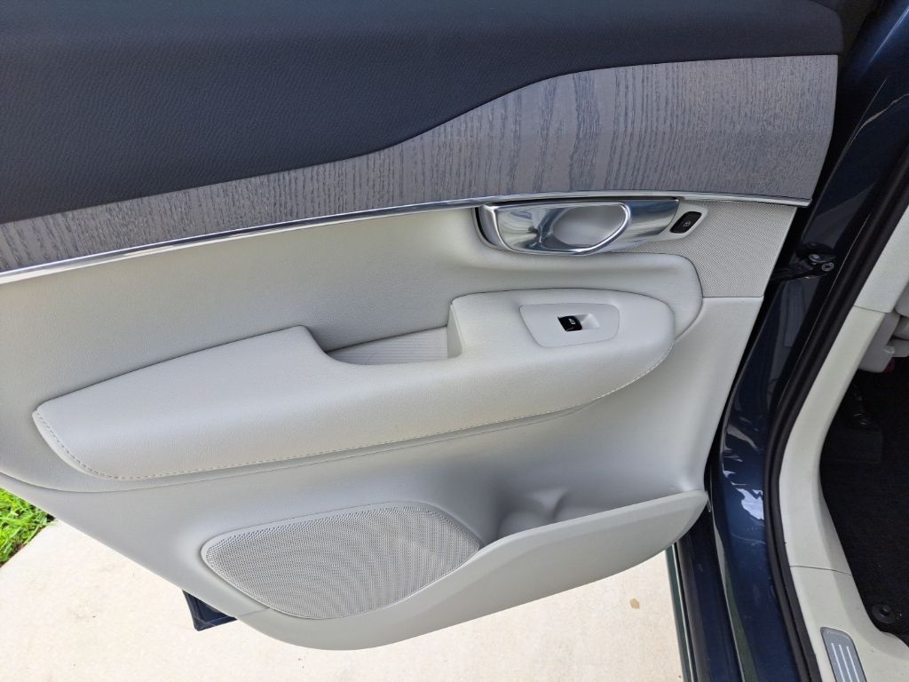 2025 Volvo XC90 Plus - Photo 11