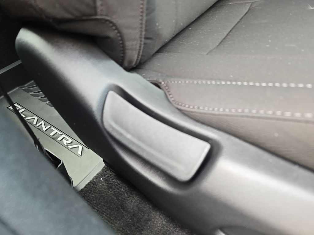 2025 Hyundai Elantra SEL 23
