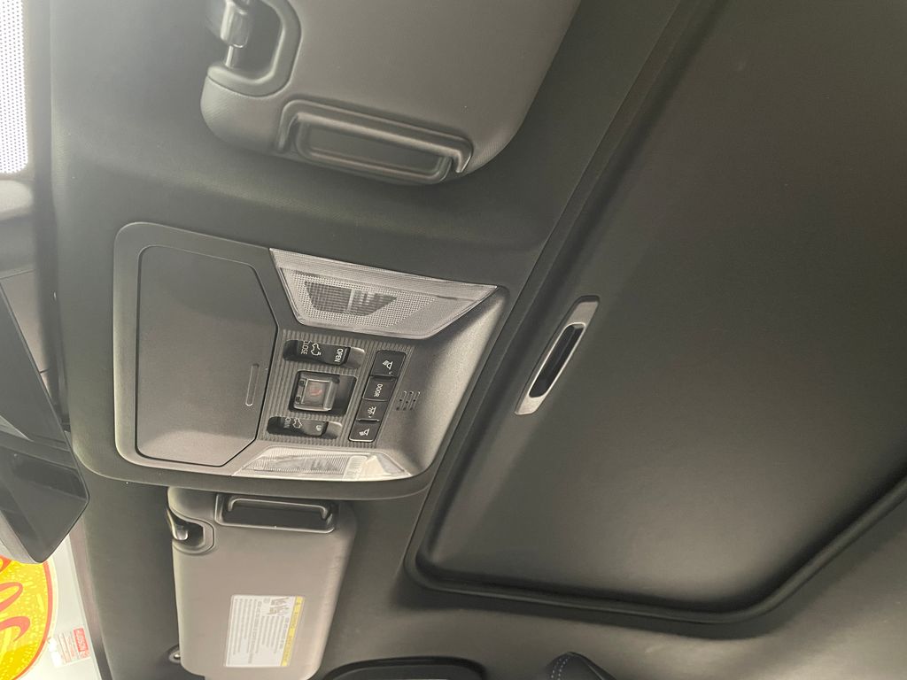 2020 Toyota RAV4 XSE 32