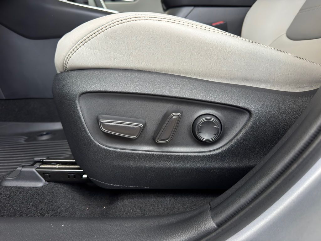 2024 Toyota RAV4 XLE Premium - 8