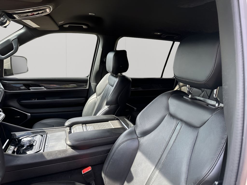 Used 2022 White Jeep Series II image 27