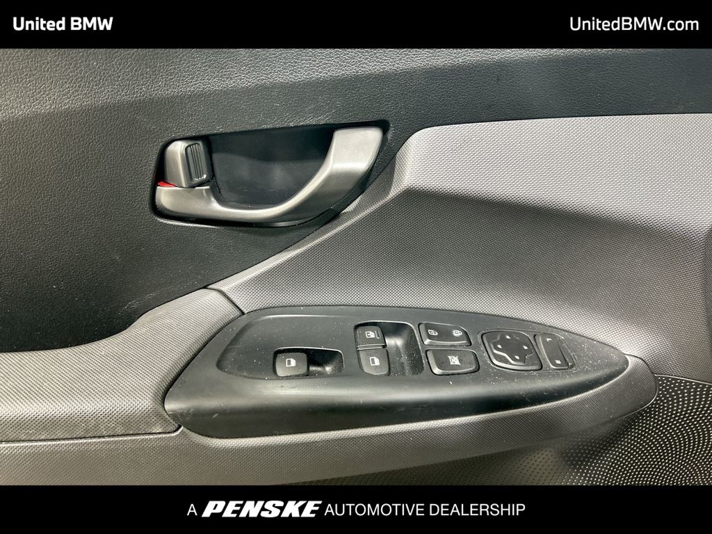 2019 Hyundai Veloster Turbo 11