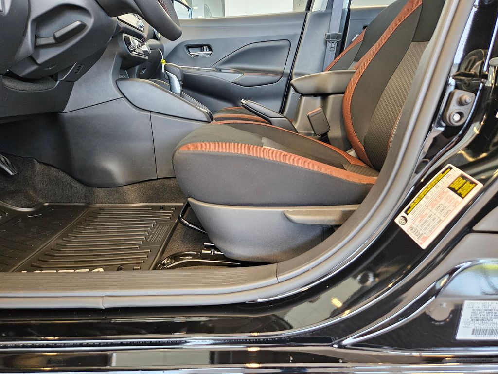 2025 Nissan Versa 1.6 SR