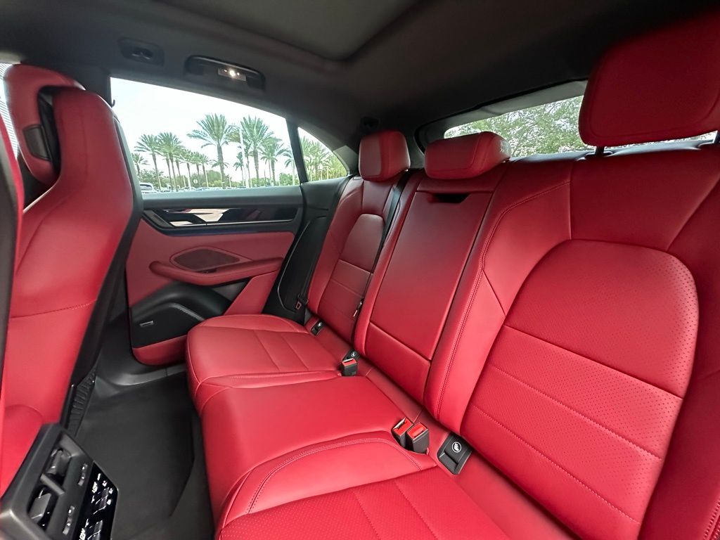 Thumbnail: 2025 Porsche Macan - 32
