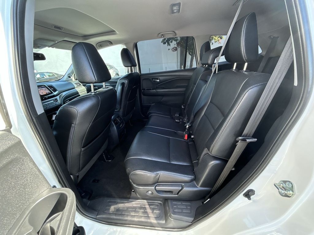 Thumbnail: 2017 Honda Pilot - 23