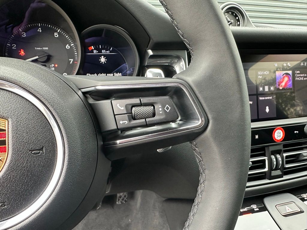 2025 Porsche Macan  20