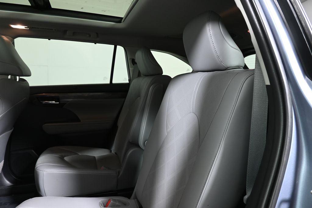 Thumbnail: 2020 Toyota Highlander - 4