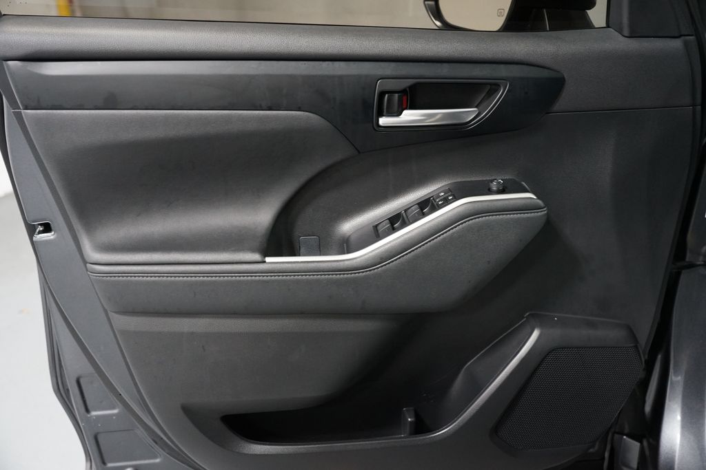 Thumbnail: 2024 Toyota Highlander - 31